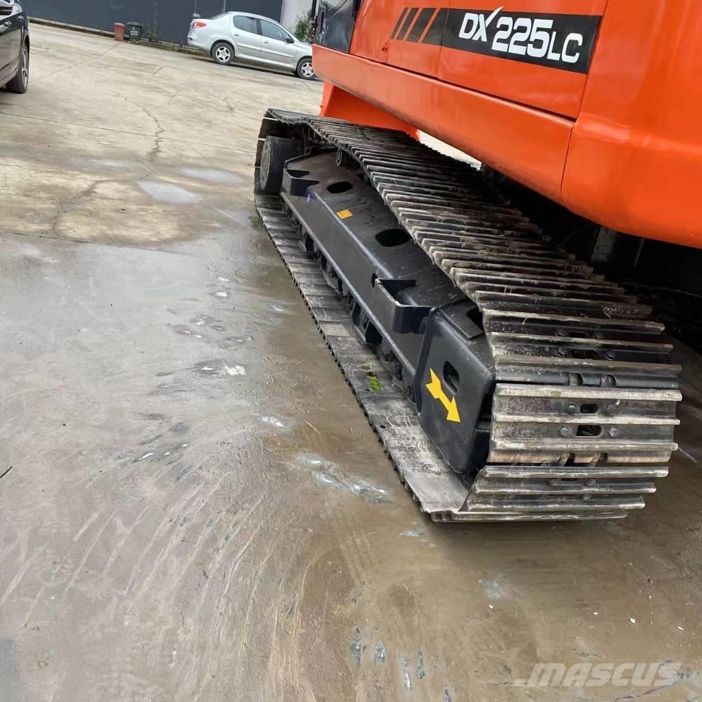 Doosan DX 225 LC حفارات زحافة