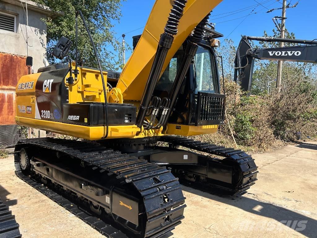 CAT 320D2L حفارات زحافة
