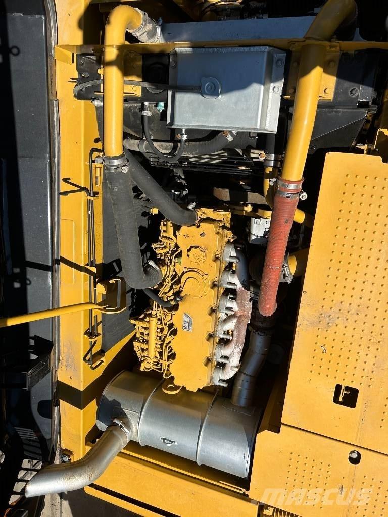 CAT 320D2L حفارات زحافة