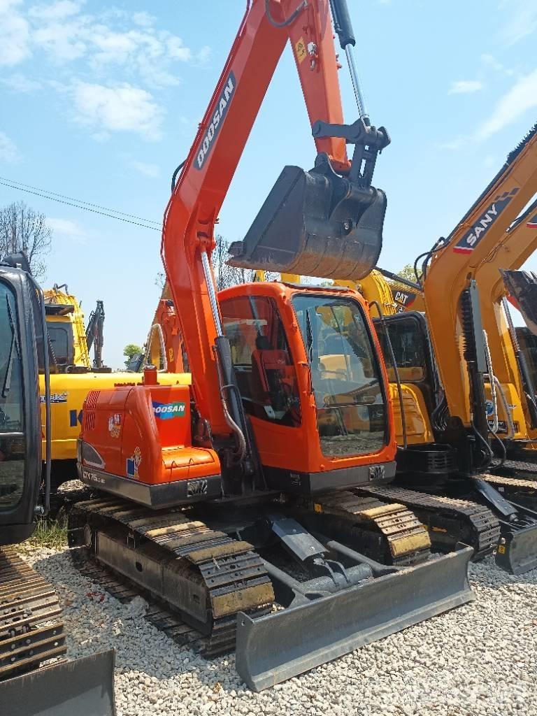 Doosan DX75 حفارات صغيرة أقل من 7 طن (حفارات صغيرة)