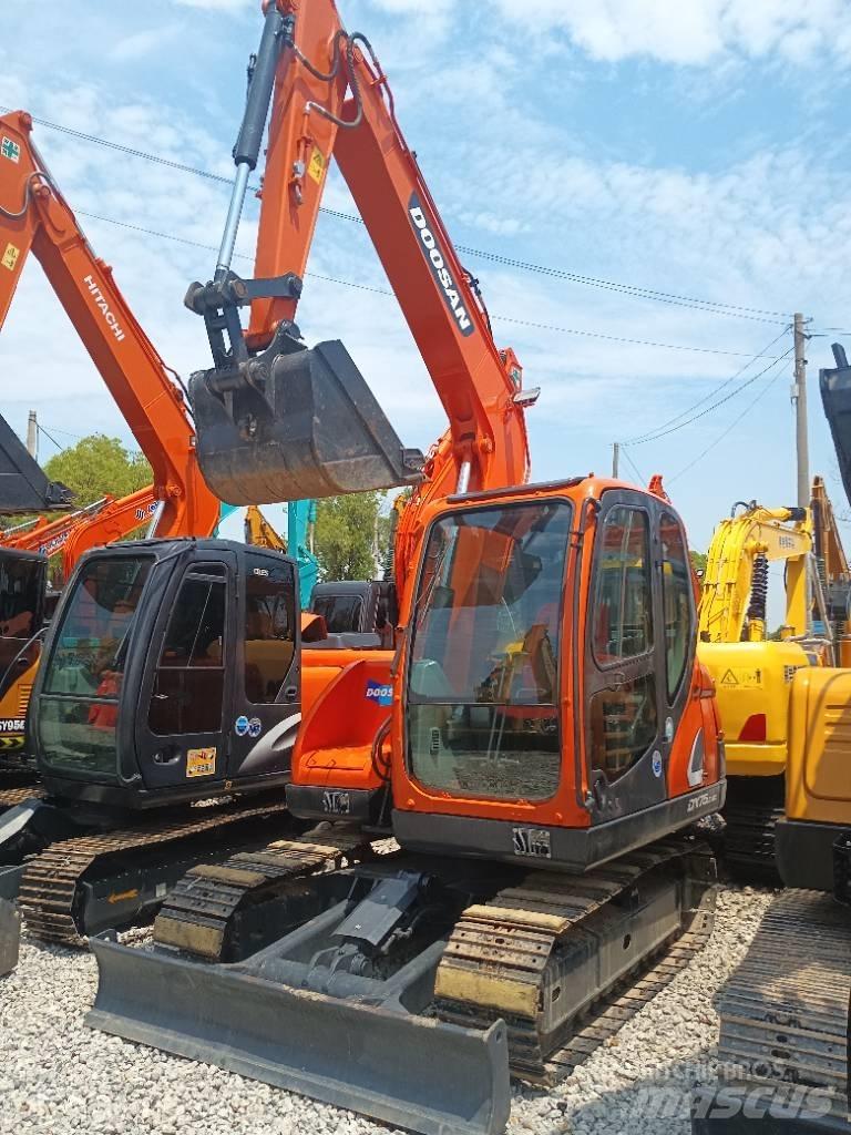 Doosan DX75 حفارات صغيرة أقل من 7 طن (حفارات صغيرة)