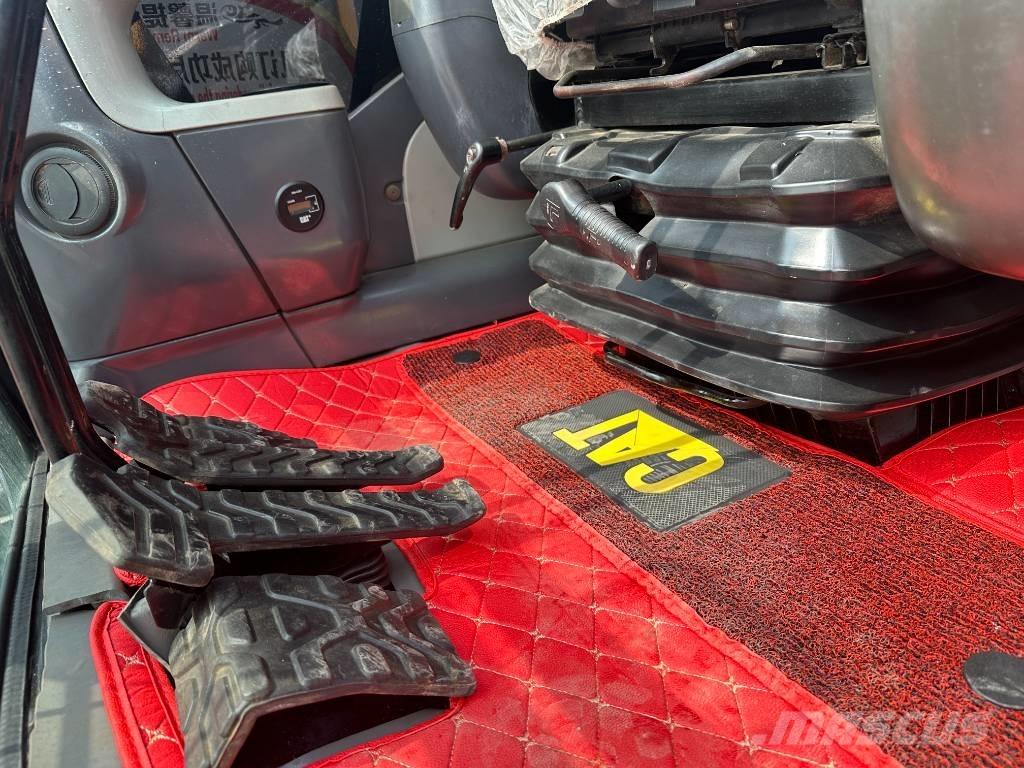 CAT 329 D L حفارات زحافة