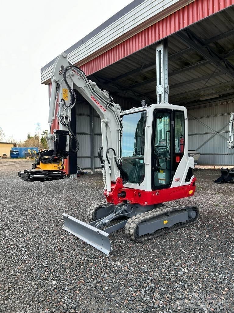 Takeuchi TB225 حفارات صغيرة أقل من 7 طن (حفارات صغيرة)