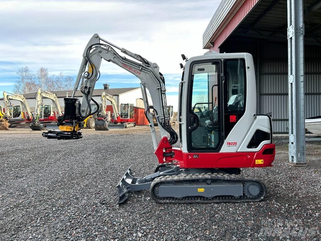 Takeuchi TB225 حفارات صغيرة أقل من 7 طن (حفارات صغيرة)