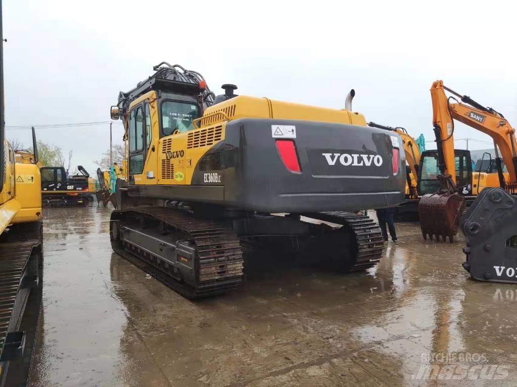Volvo EC 360 B LC حفارات زحافة
