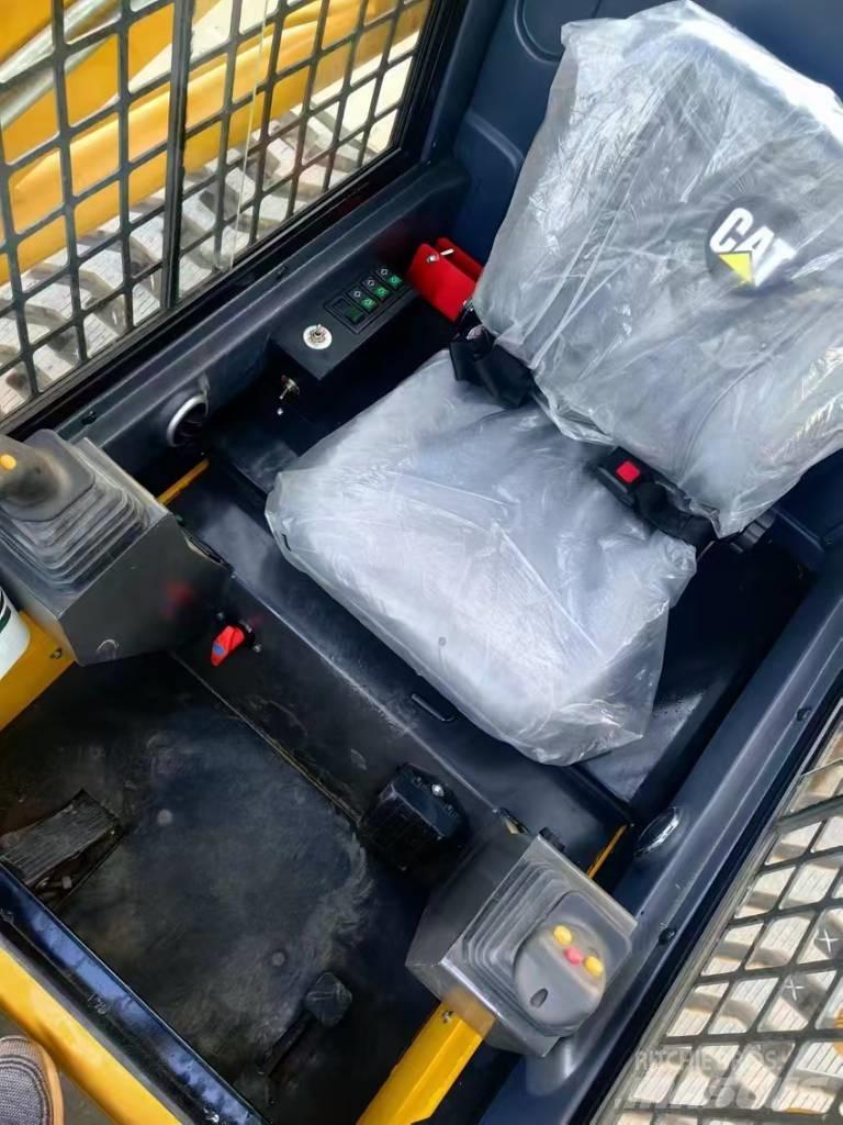 CAT 277 D لوادر انزلاقية التوجيه