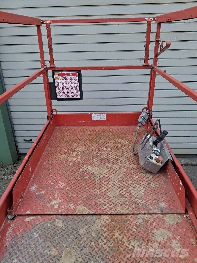 SkyJack SJ III 4632 رافعات مقصية الشكل