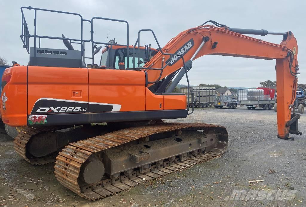 Doosan DX 225 LC حفارات زحافة