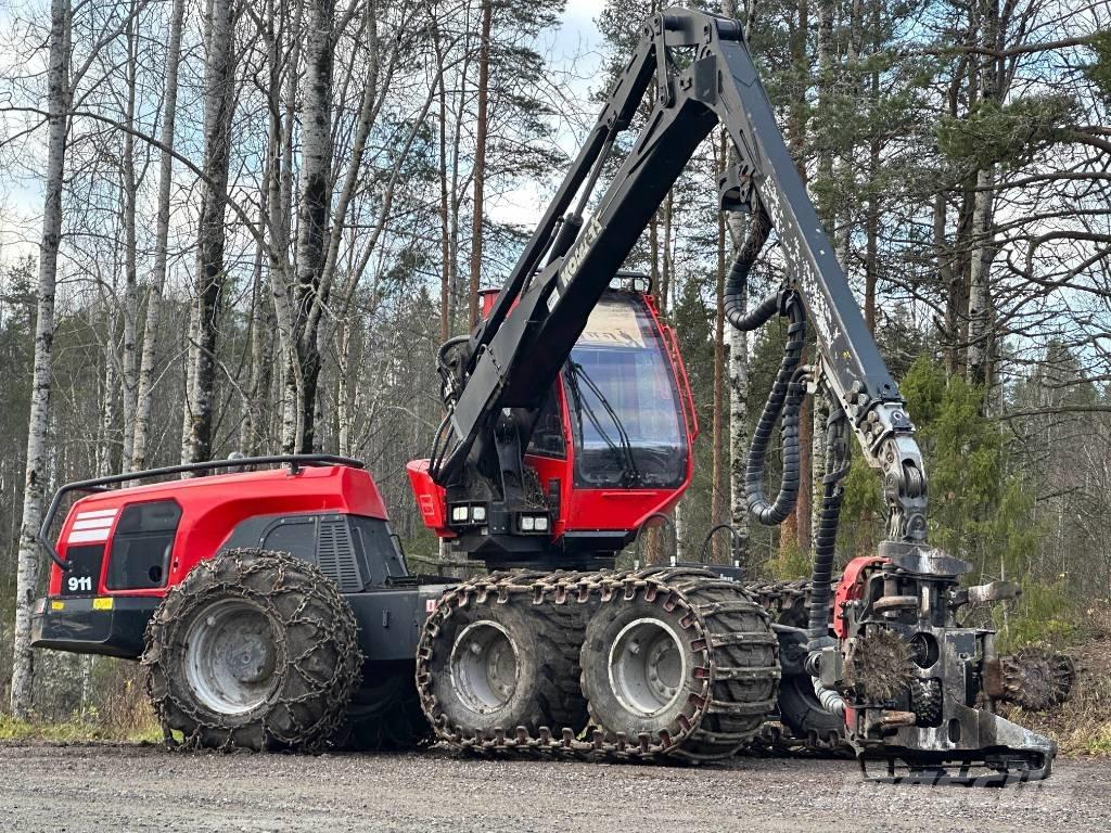 Komatsu 911 حصادات