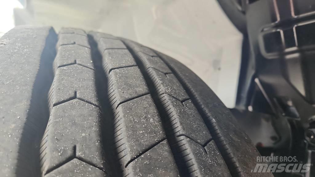 Hino 268 شاحنات ذات هيكل صندوقي