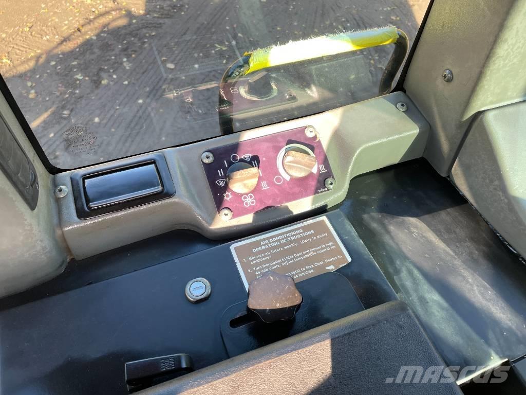 CAT 953 C لوادر زحافة