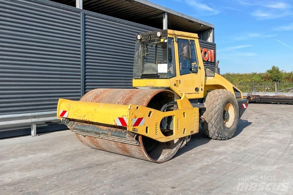Bomag BW 213 DH-4 مداحل أحادية الأسطوانة
