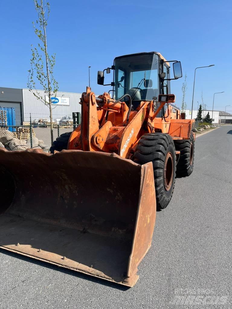 Doosan Mega 250 V لوادر بعجل