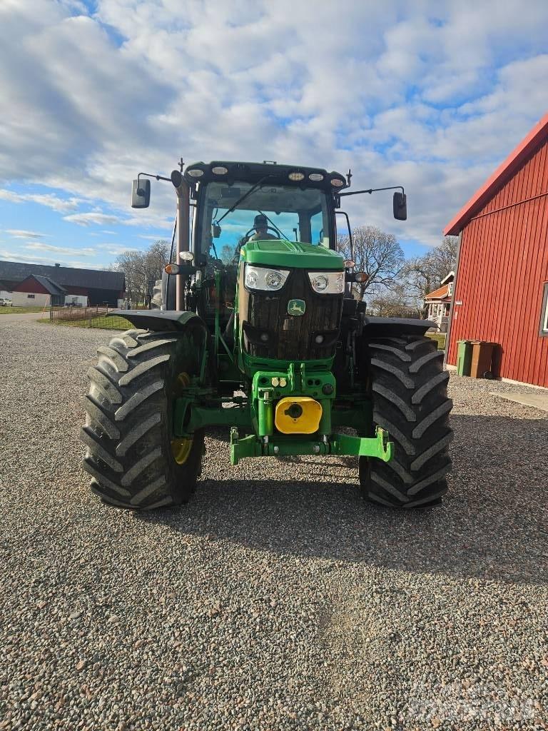 John Deere 6210 R الجرارات