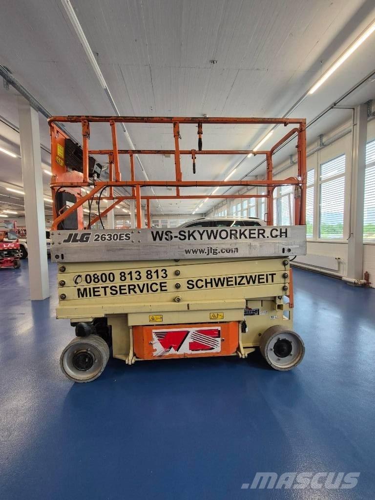 JLG 2630 ES رافعات مقصية الشكل