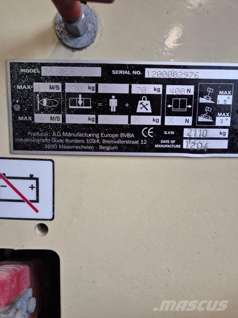JLG 2630 ES رافعات مقصية الشكل