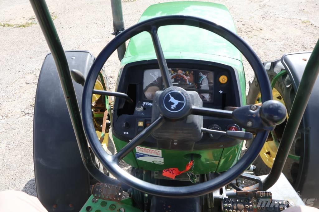 John Deere 5400 الجرارات