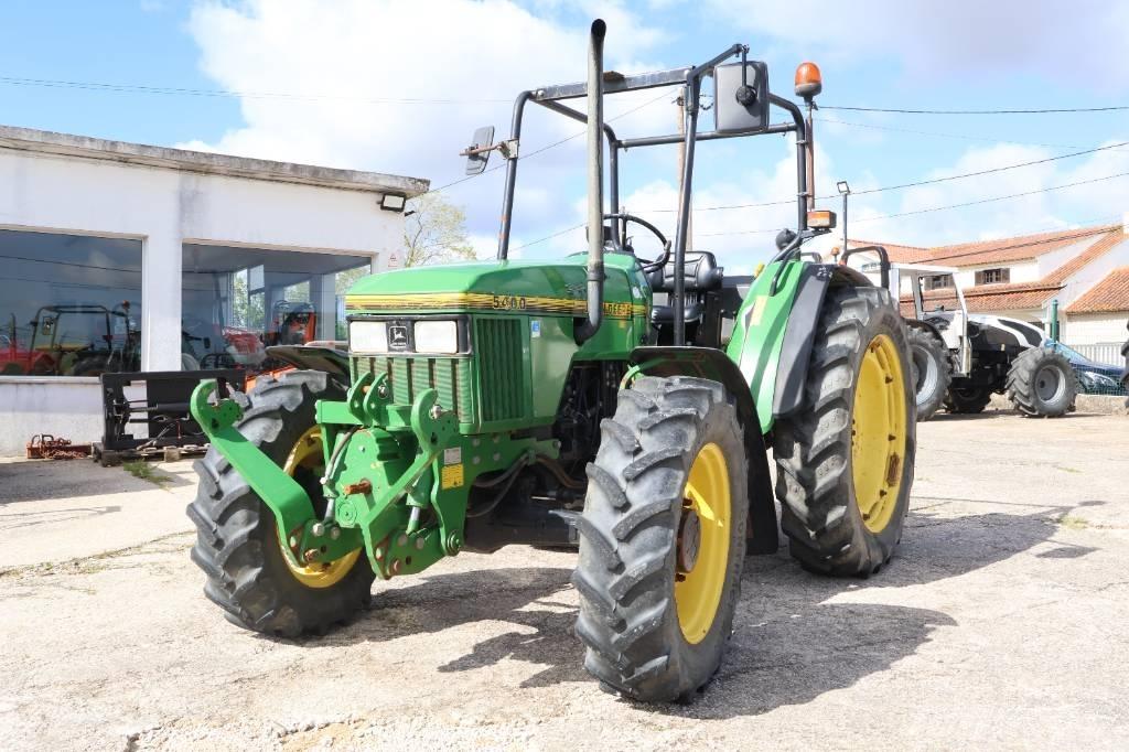 John Deere 5400 الجرارات