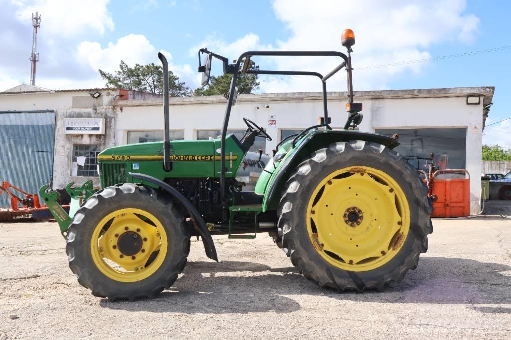 John Deere 5400 الجرارات
