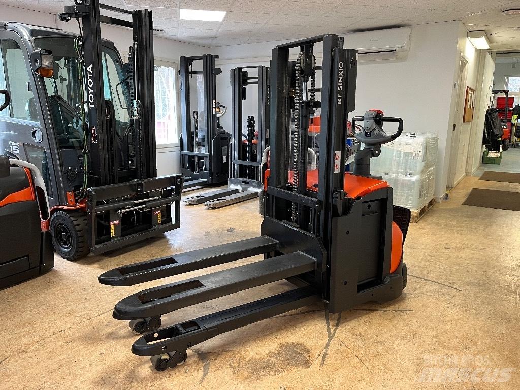 BT SWE 200 D معدات التكديس الجوالة