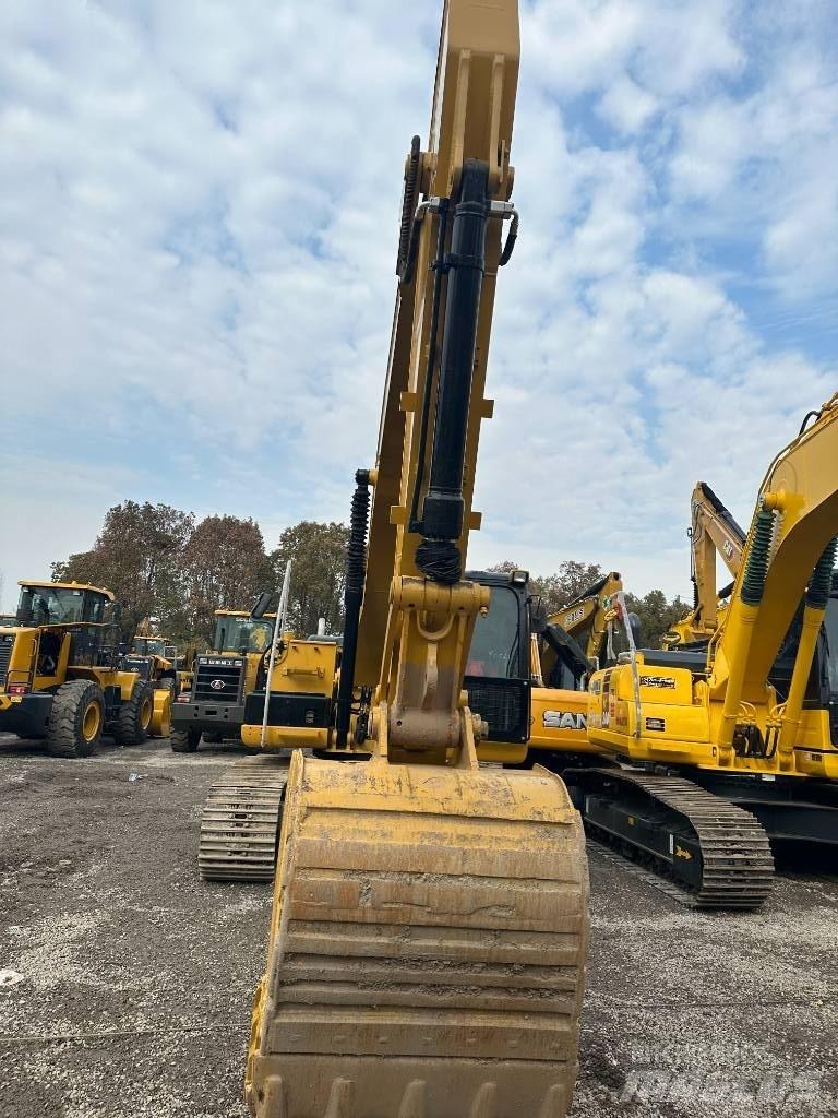 CAT 320 D2 حفارات زحافة