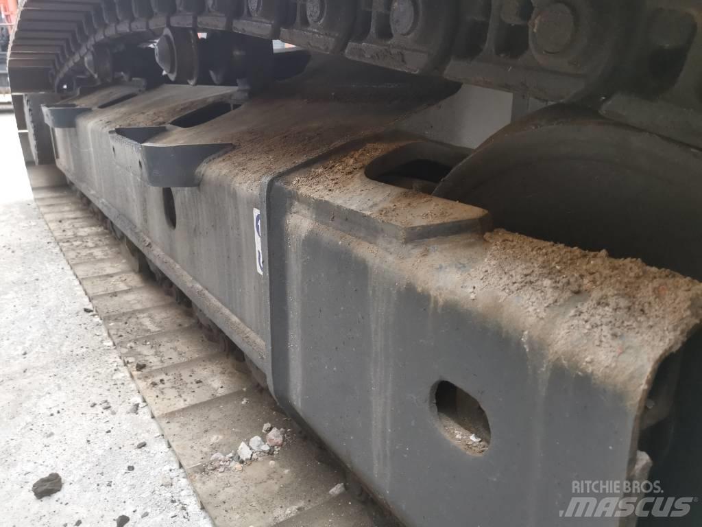 Komatsu PC 200 LC-8 حفارات زحافة