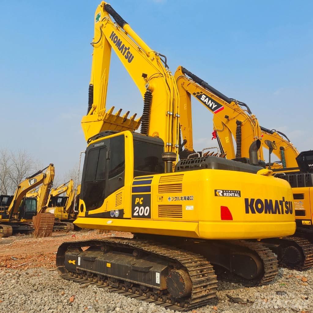 Komatsu PC 200-8 حفارات زحافة