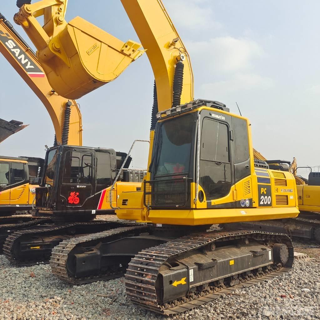 Komatsu PC 200-8 حفارات زحافة