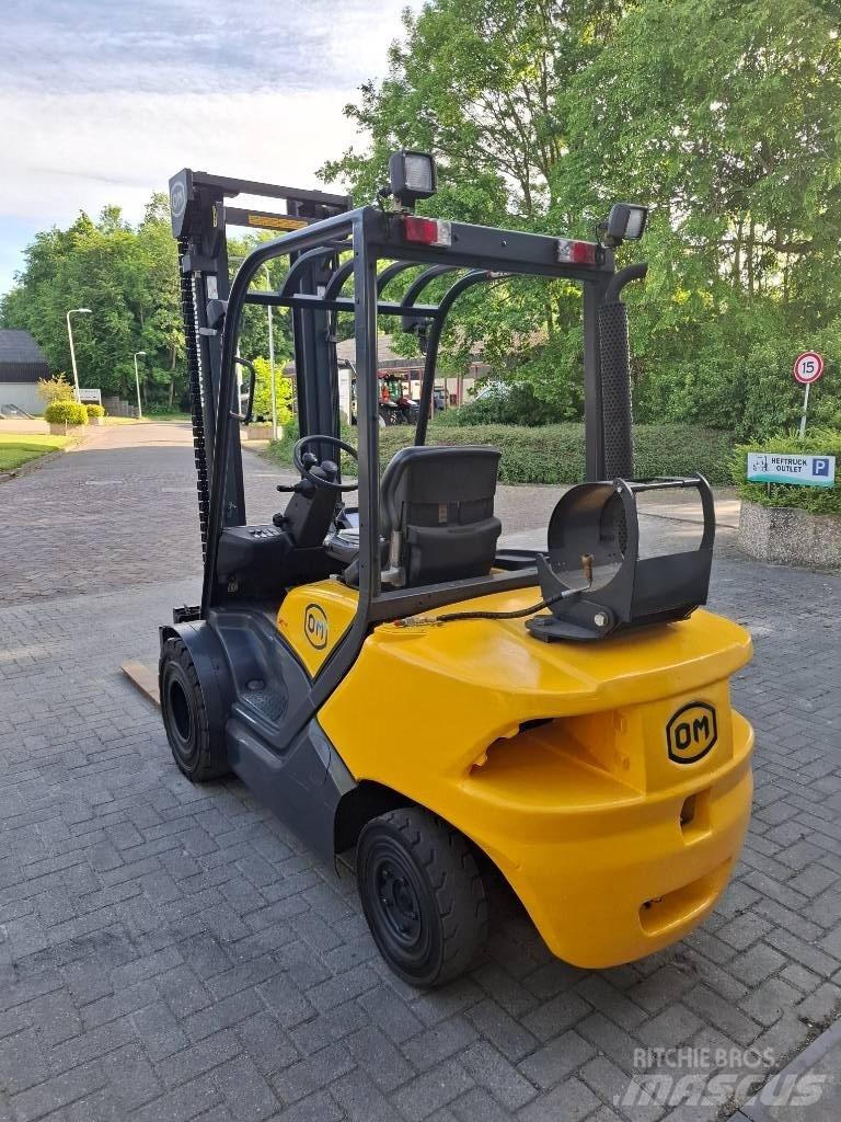 OM XG30 Heftruck شاحنات LPG