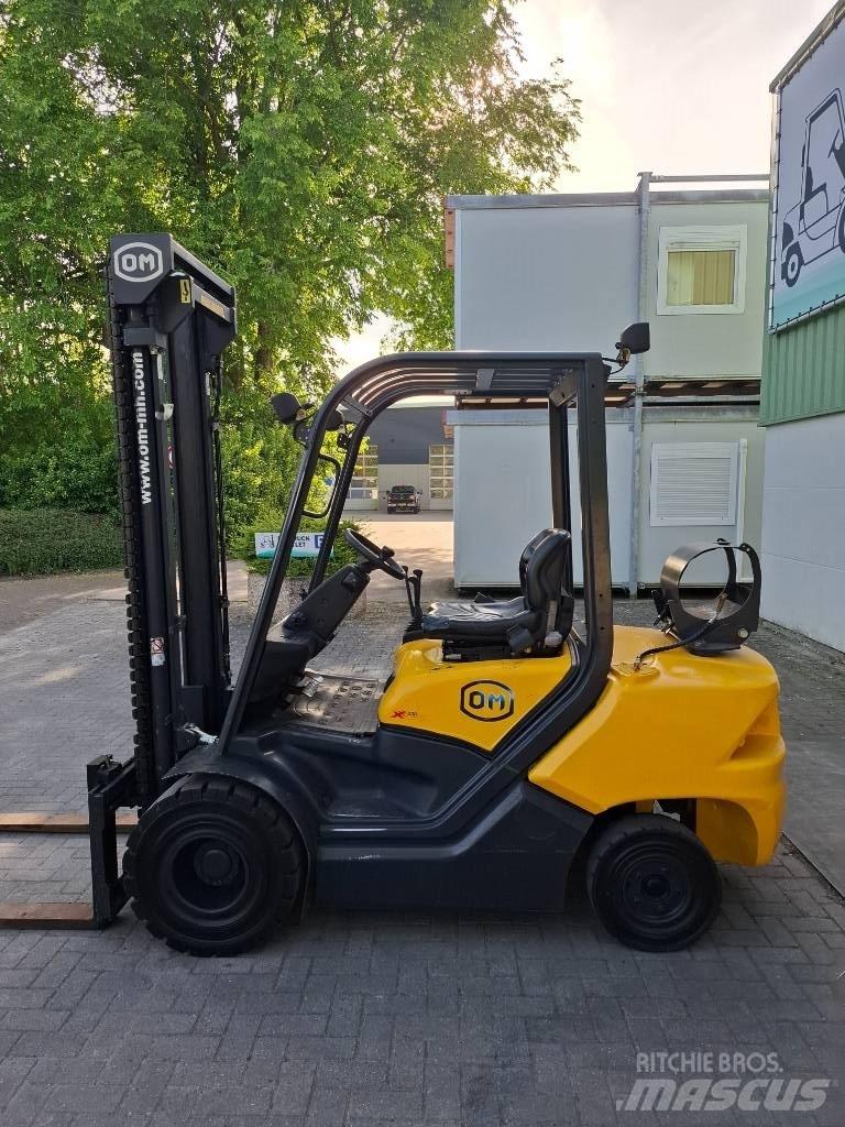 OM XG30 Heftruck شاحنات LPG