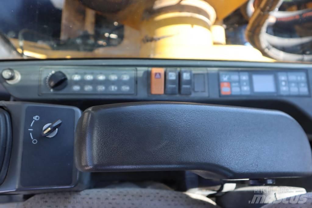 CAT M 322 D حفارات بعجل