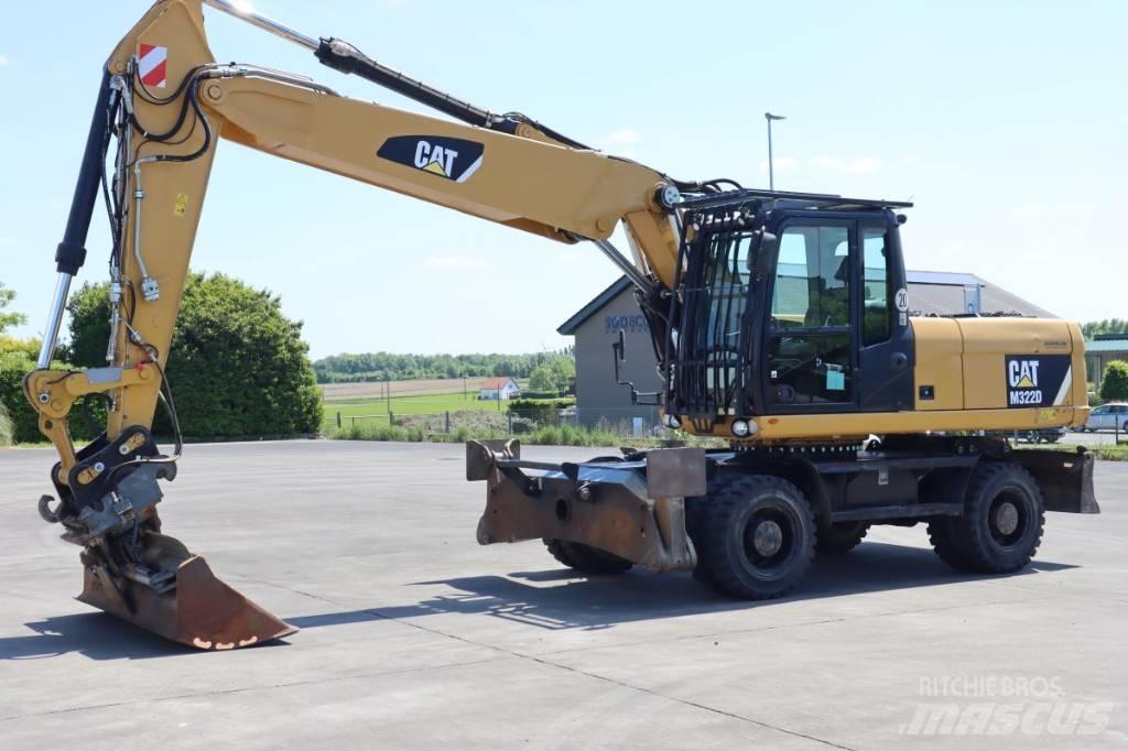 CAT M 322 D حفارات بعجل