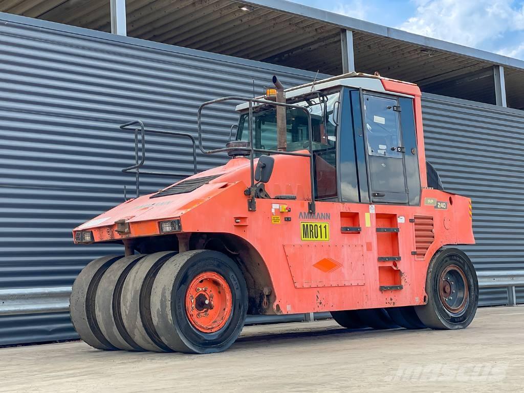 Ammann AP 240 مداحل ذات إطارات هوائية