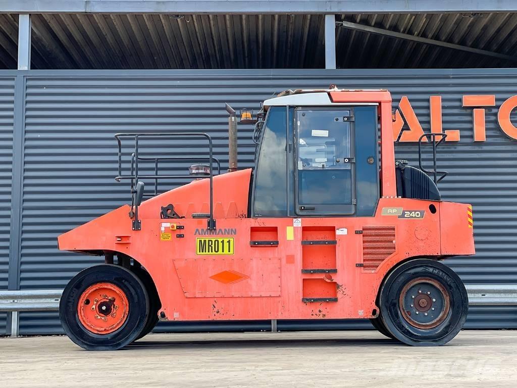 Ammann AP 240 مداحل ذات إطارات هوائية