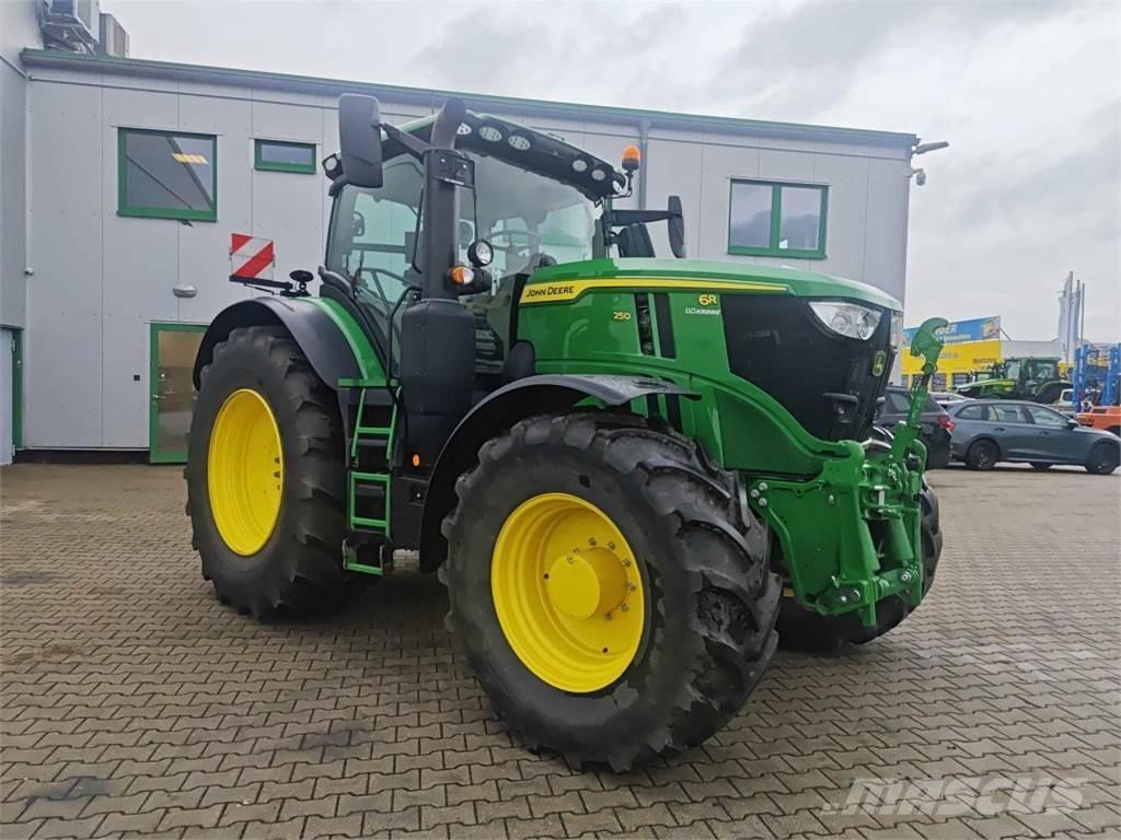 John Deere 6R 250 الجرارات