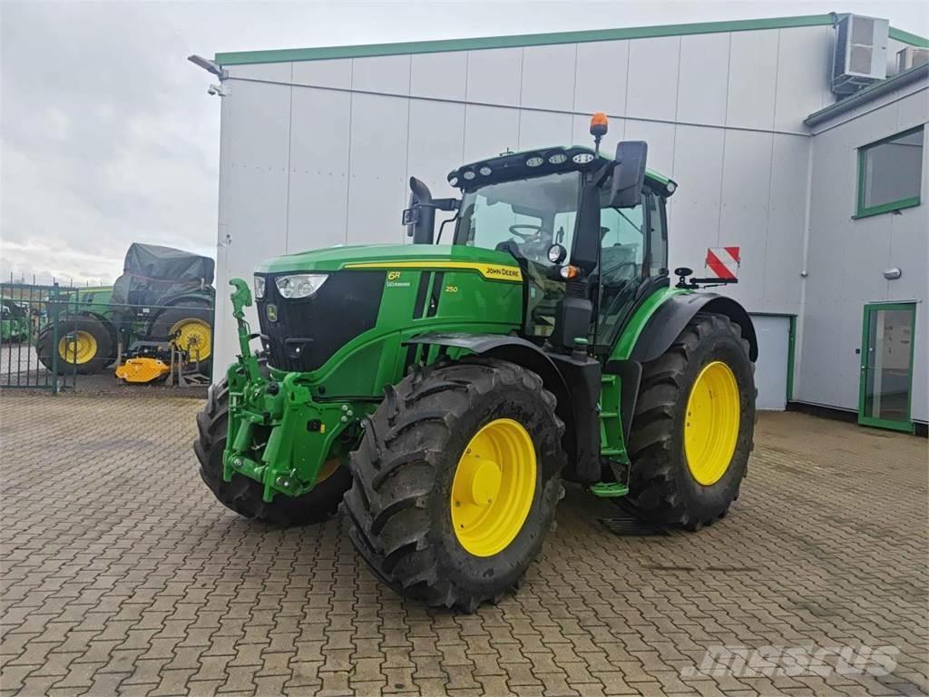 John Deere 6R 250 الجرارات