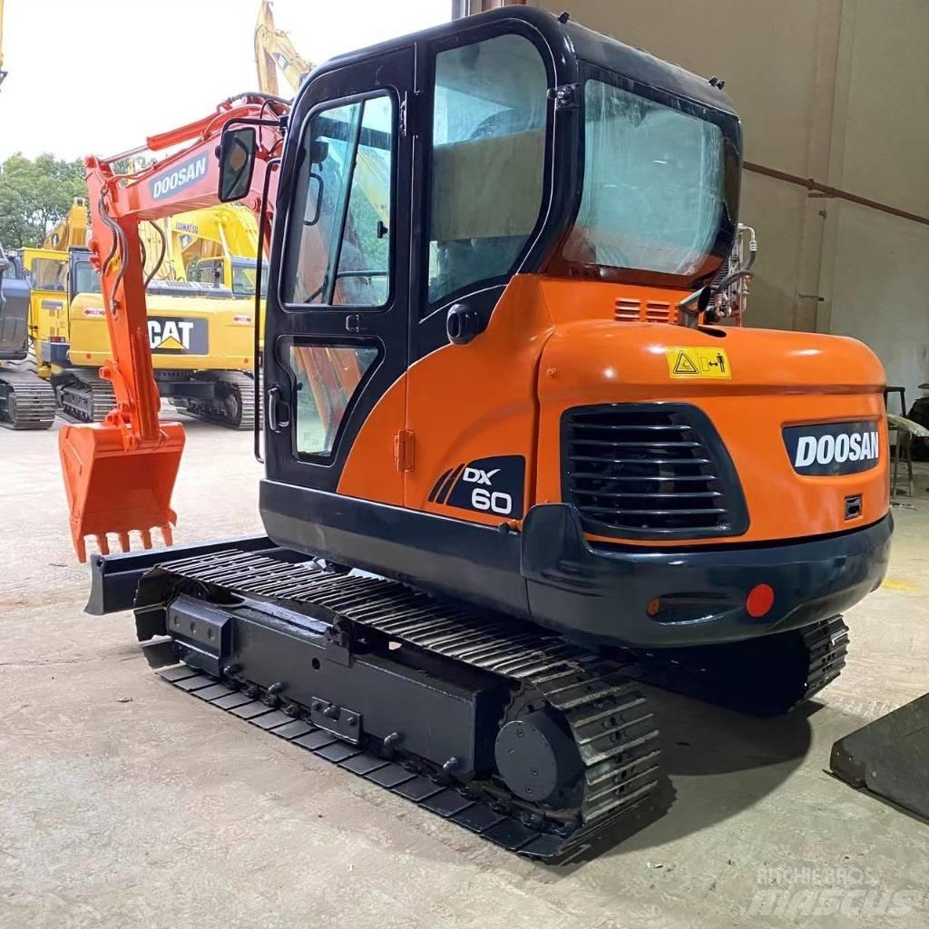 Doosan DX 60-9 C حفارات زحافة