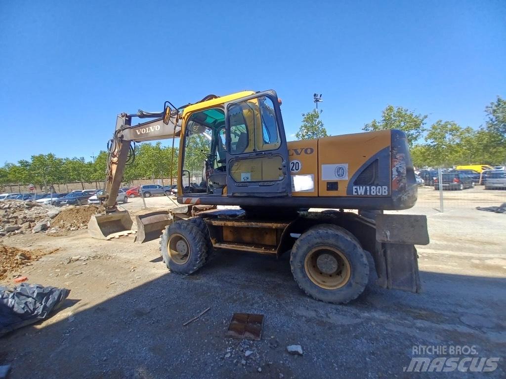 Volvo EW 180 B حفارات بعجل