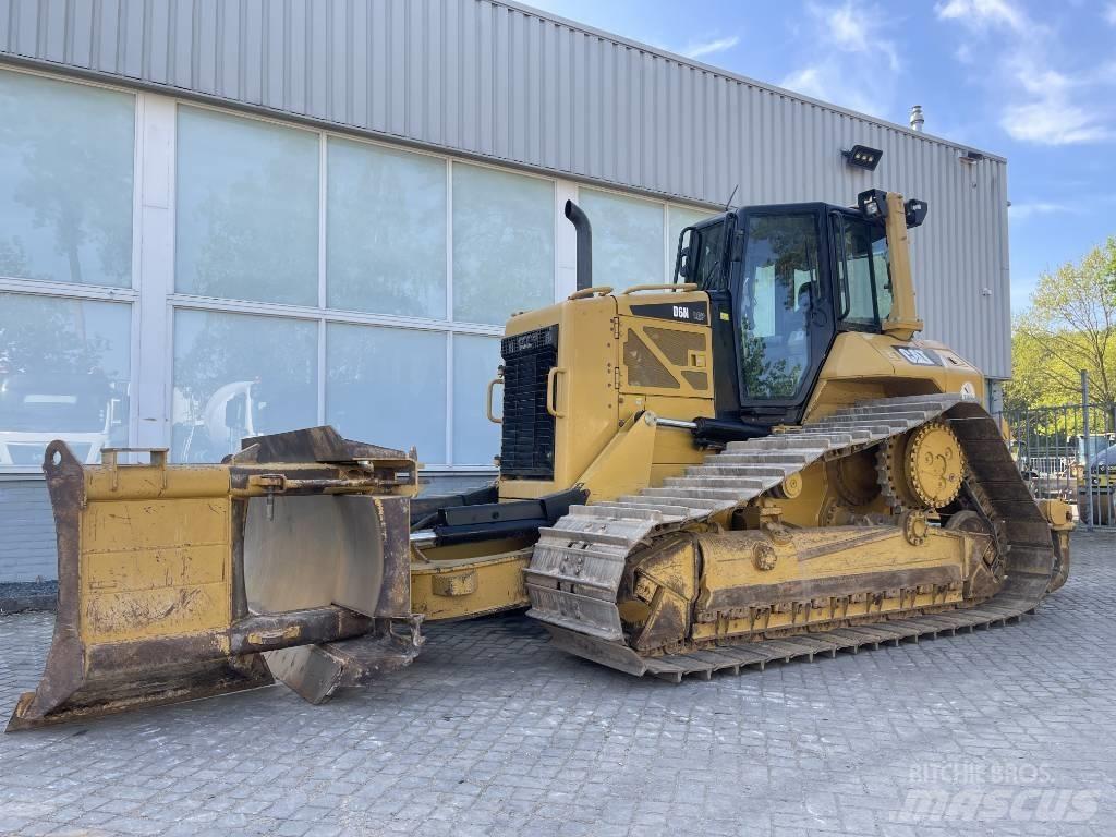 CAT D6N LGP بلدوزرات مجنزرة