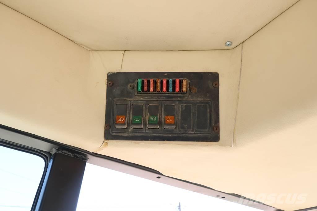 John Deere 5500 STD الجرارات