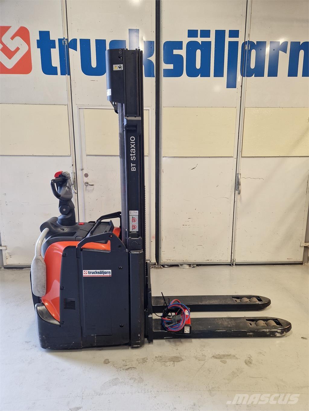 Toyota SPE120L شاحنات مناولة ذاتية الدفع