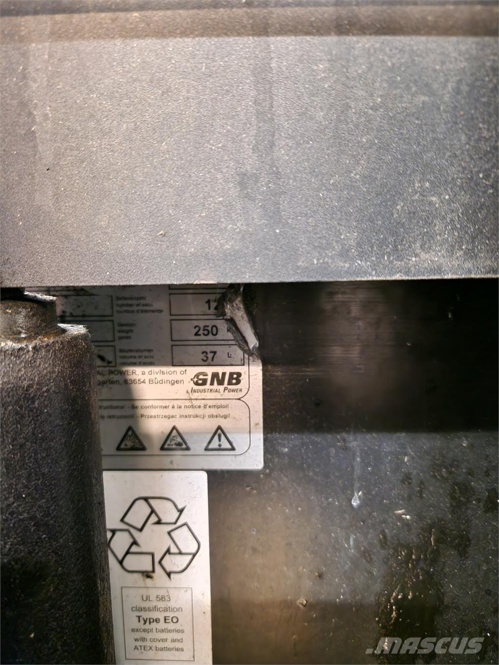 Toyota SPE120L شاحنات مناولة ذاتية الدفع