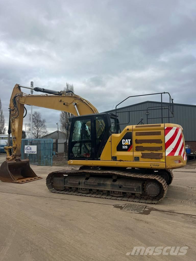 CAT 320 حفارات زحافة