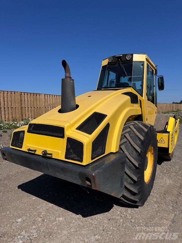 Bomag BW 213 D H-4 مداحل أحادية الأسطوانة