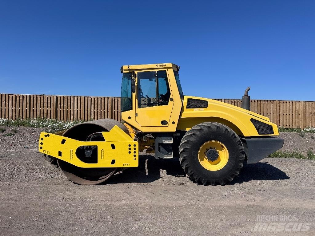 Bomag BW 213 D H-4 مداحل أحادية الأسطوانة