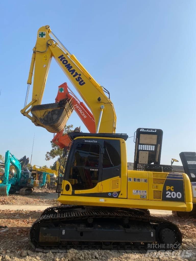 Komatsu PC 200-8 حفارات زحافة