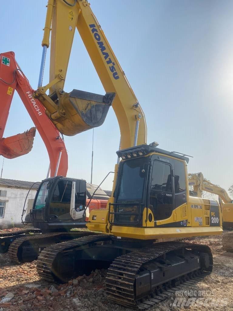 Komatsu PC 200-8 حفارات زحافة