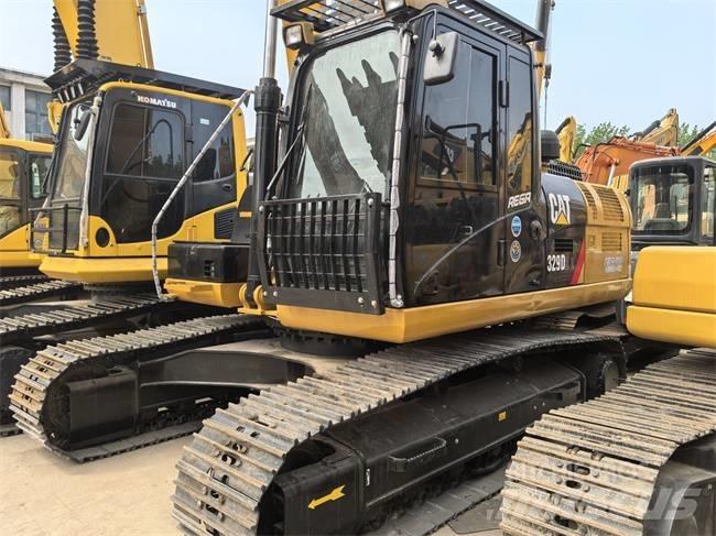 CAT 329 D L حفارات زحافة