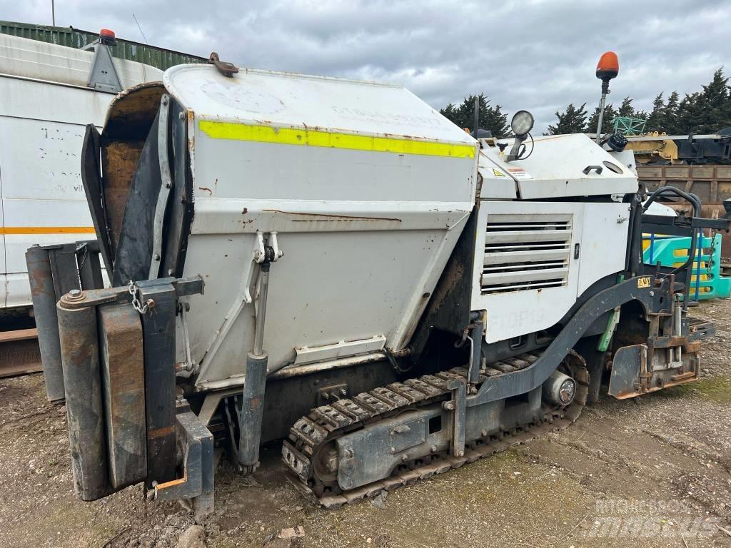 Bomag BF 223 C معدات السفلتة