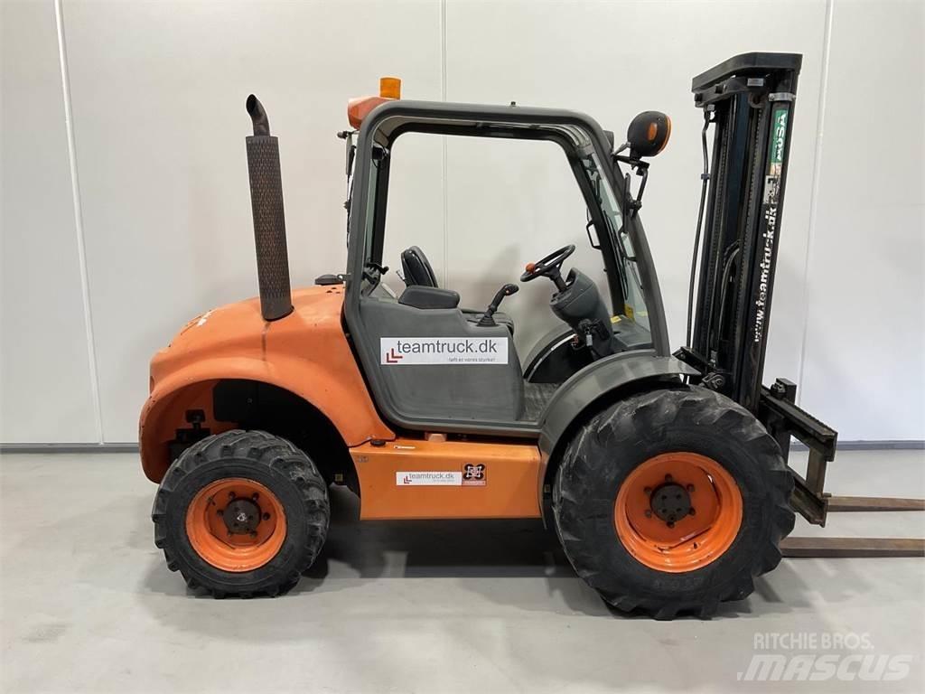 Ausa C250HX4 شاحنات الطرق الوعرة
